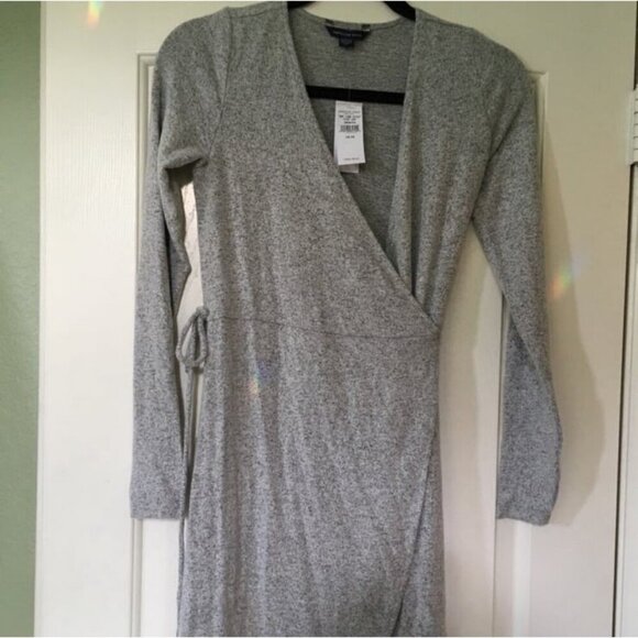 NWT American Eagle Grey Wrap Sweater V-Neck Mini Dress Women’s Size Medium - Picture 1 of 5